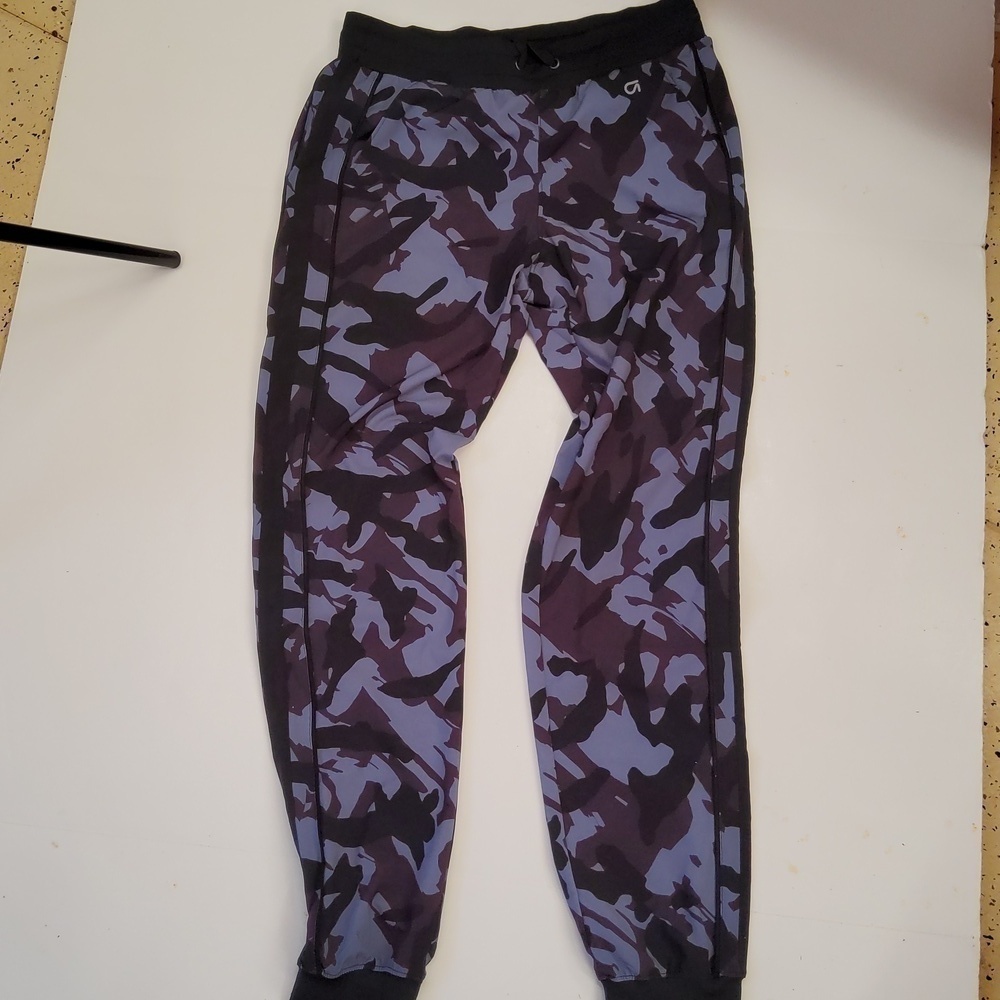 Gapfit women's XS jogger EUC black gray purple camo type pattern
